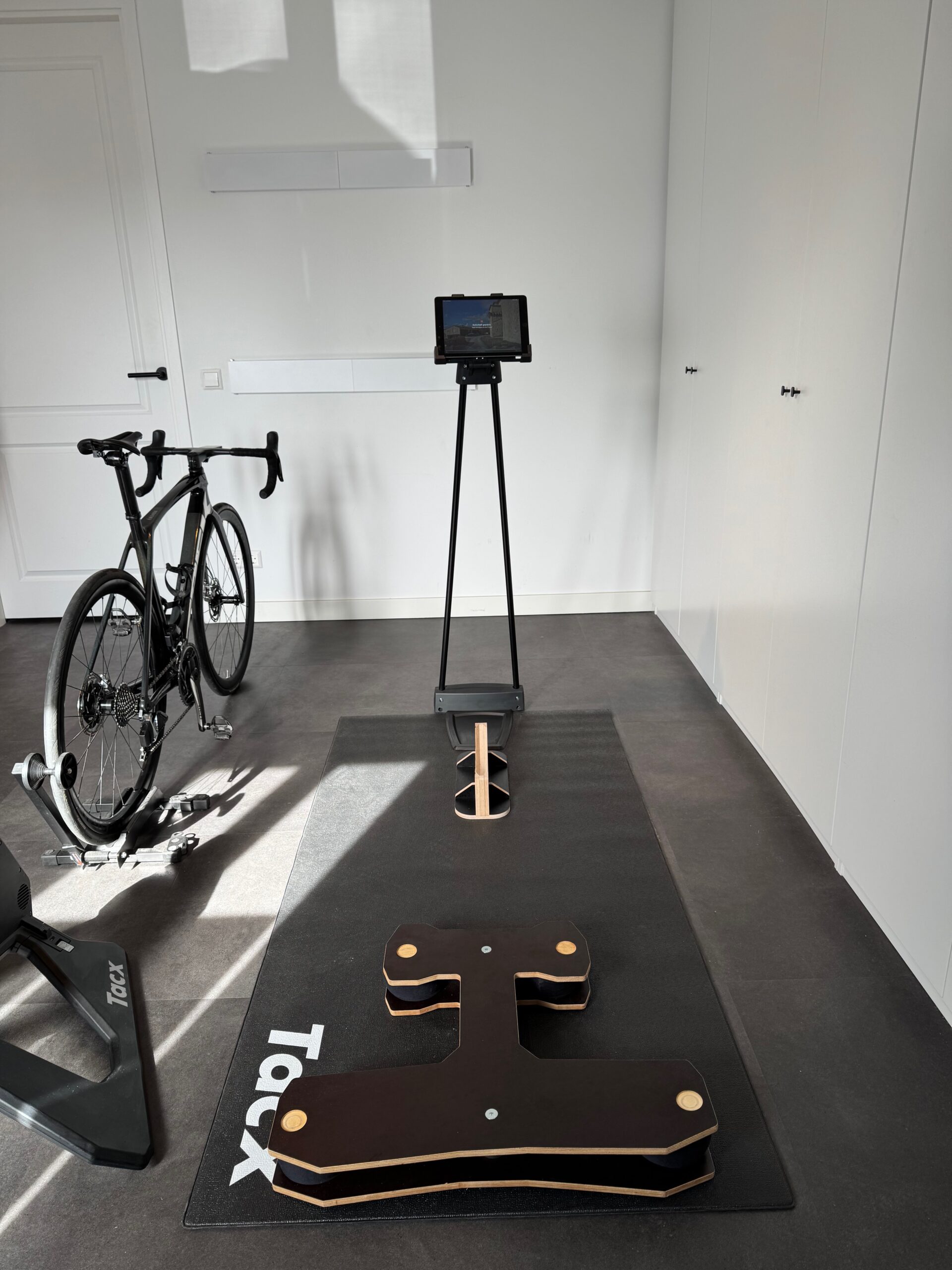 Fietsplaat op de vloer klaar voor gebruik